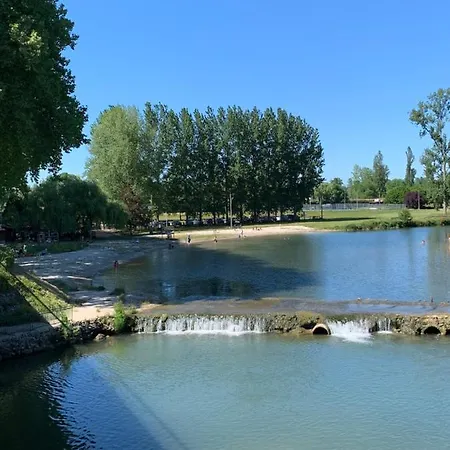 Pensión Le Doux Nid La Romantique Saint-Aulaye-Puymangou